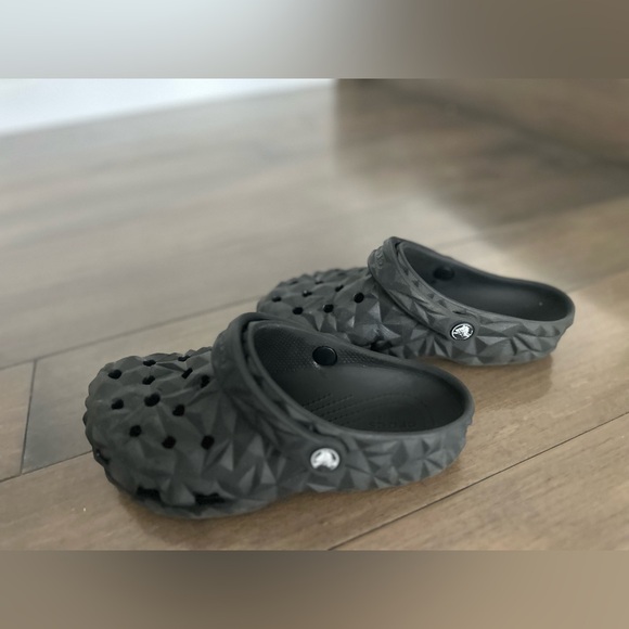 Black Geometric Clogs/ woman’s 5 - Picture 8 of 12